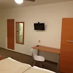 Akat Praag