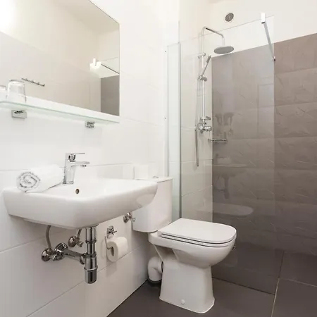 Akat Guest house 3*